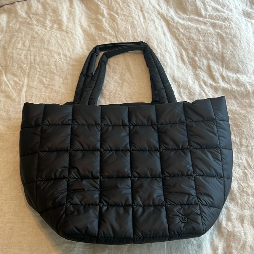 Lululemon quilted grid tote bag 26L